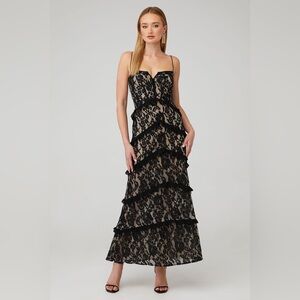 NIALI ‎ TIERED GOWN size 10